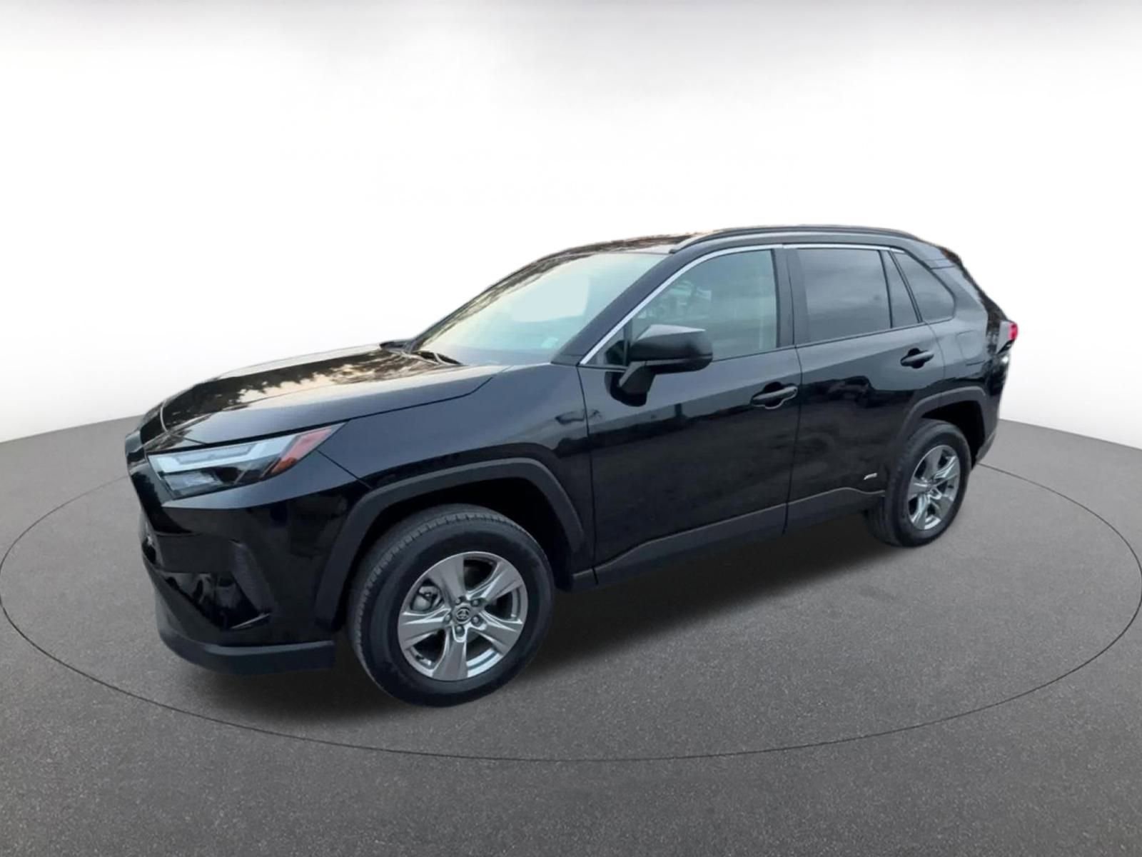 Used 2025 Toyota RAV4 LE image 8