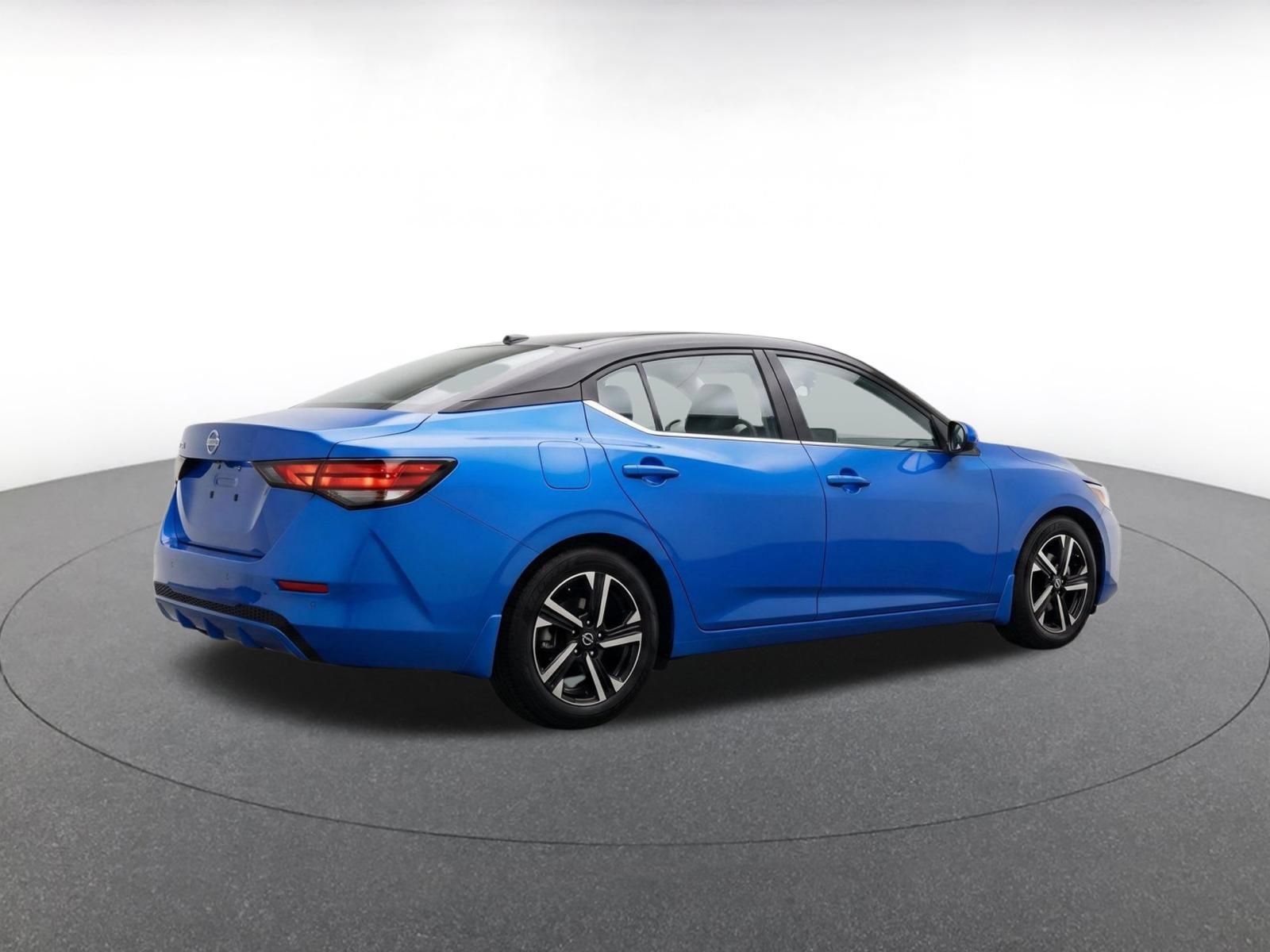 Used 2025 Nissan Sentra SV FWD image 8
