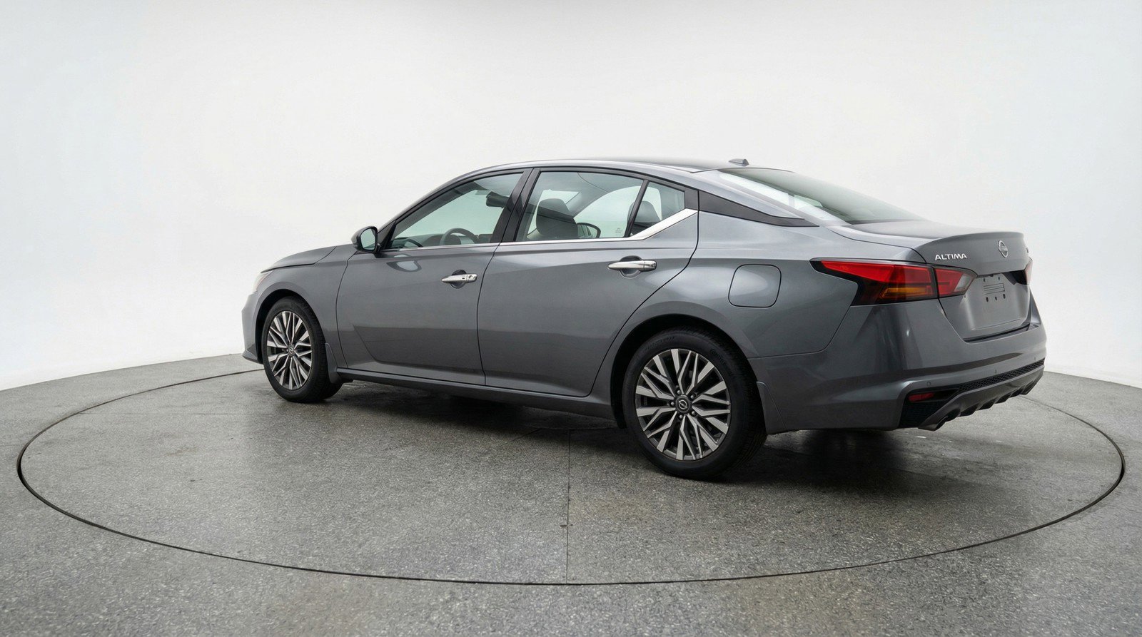 Used 2025 Nissan Altima 2.5 SV image 6