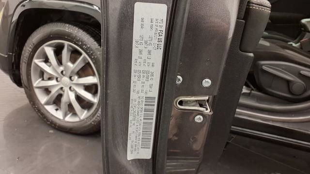 Used 2018 Jeep Cherokee Latitude image 32