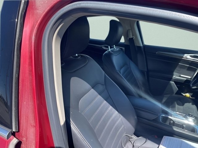 Used 2017 Ford Fusion SE w/ Fusion SE Technology Package image 6