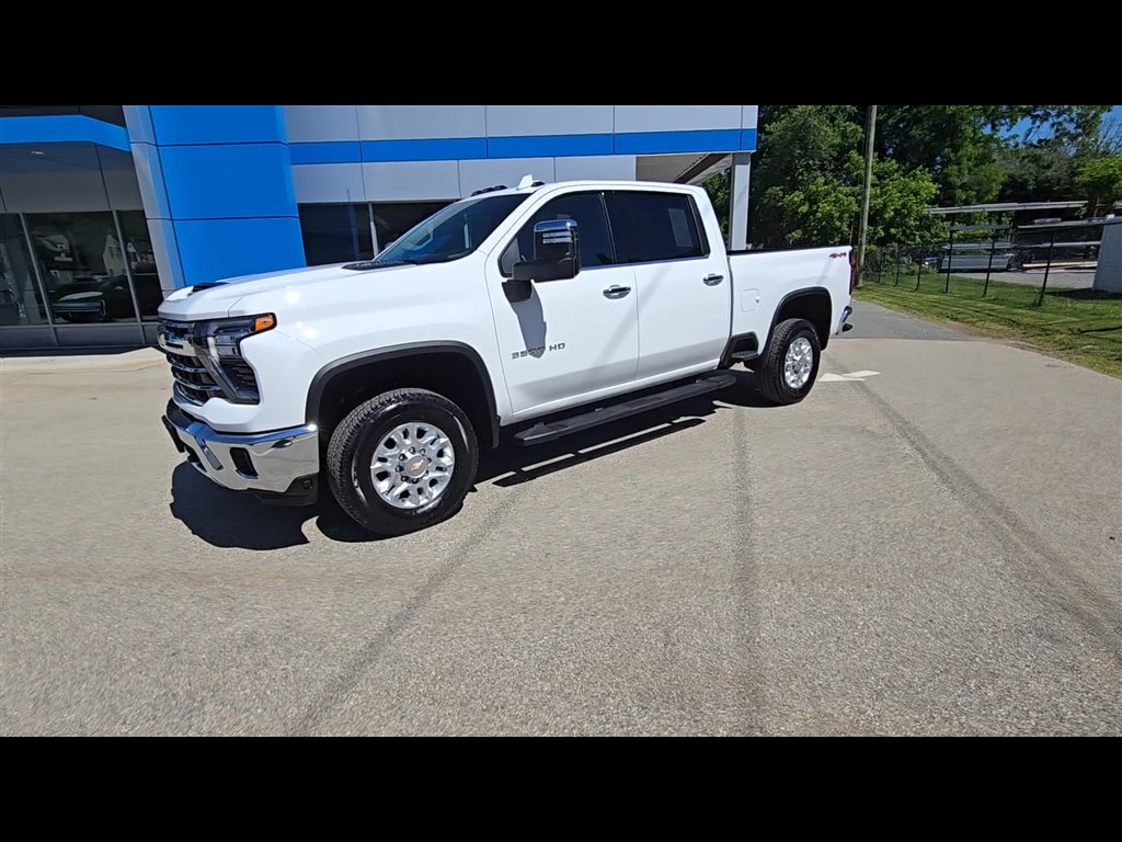 Used 2026 Chevrolet Silverado 3500 LTZ w/ LTZ Convenience Package AWD/4WD image 4