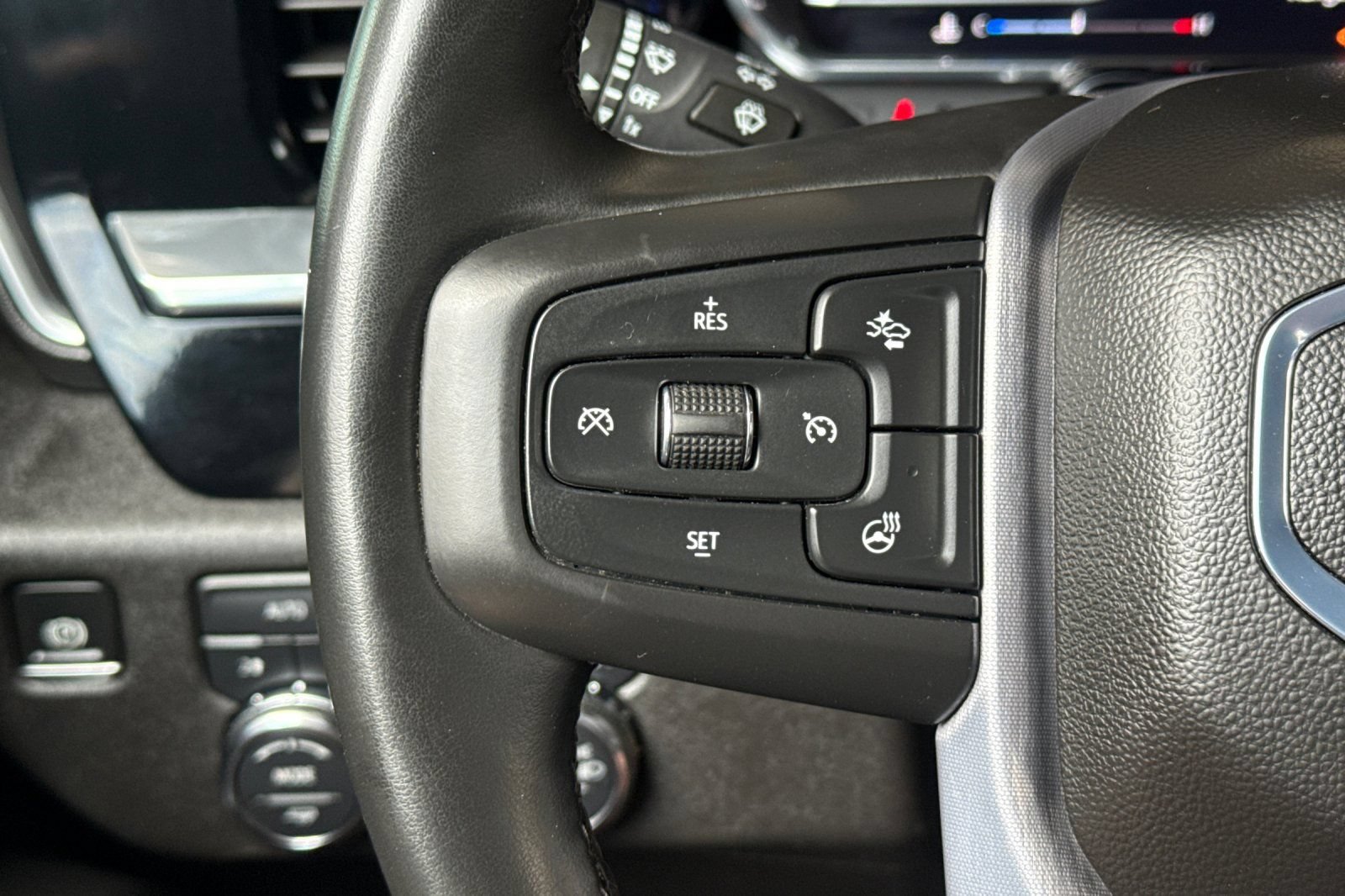 Used 2025 GMC Sierra 1500 SLT AWD/4WD image 33