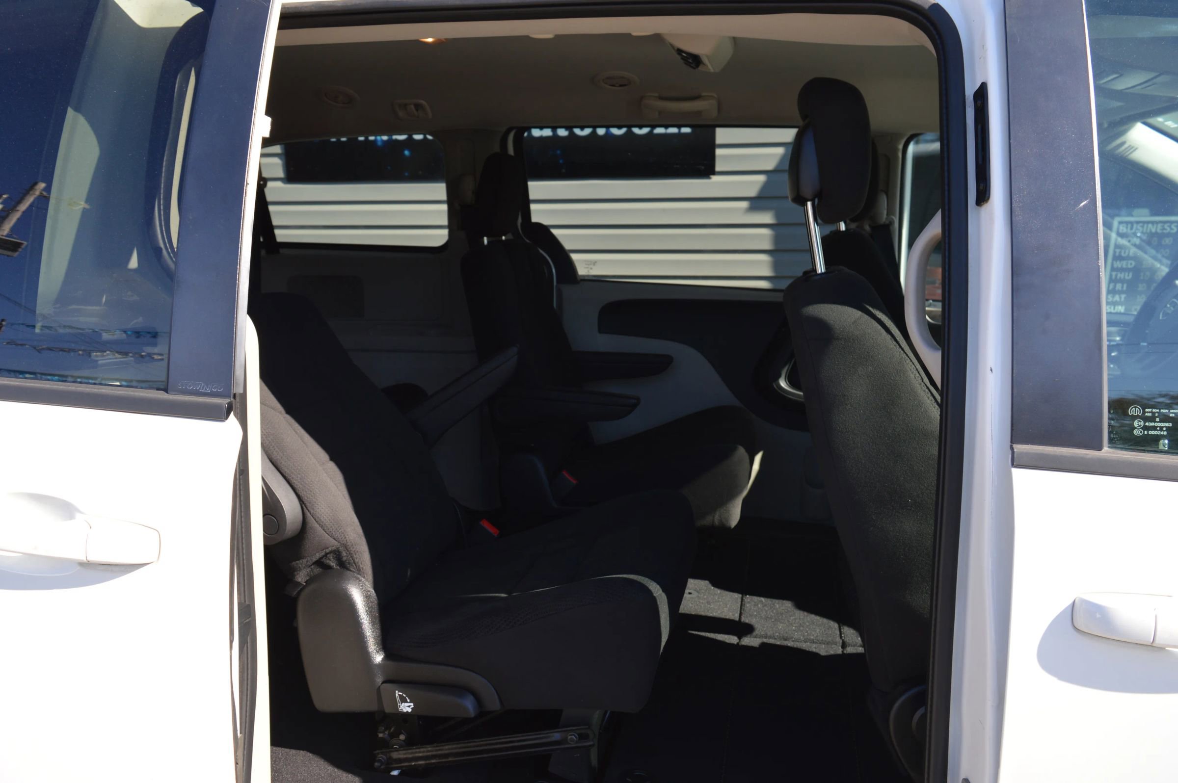 Used 2013 Dodge Grand Caravan SE image 26