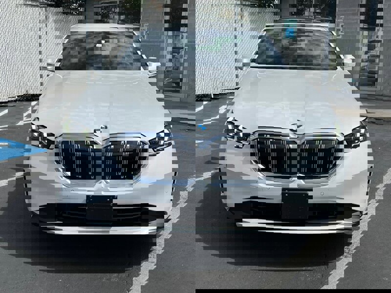 Used 2024 BMW 530i xDrive image 2