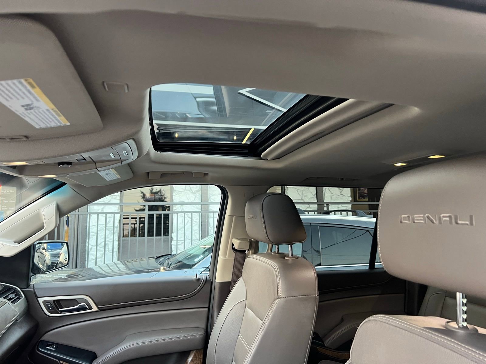 Used 2019 GMC Yukon XL Denali image 16