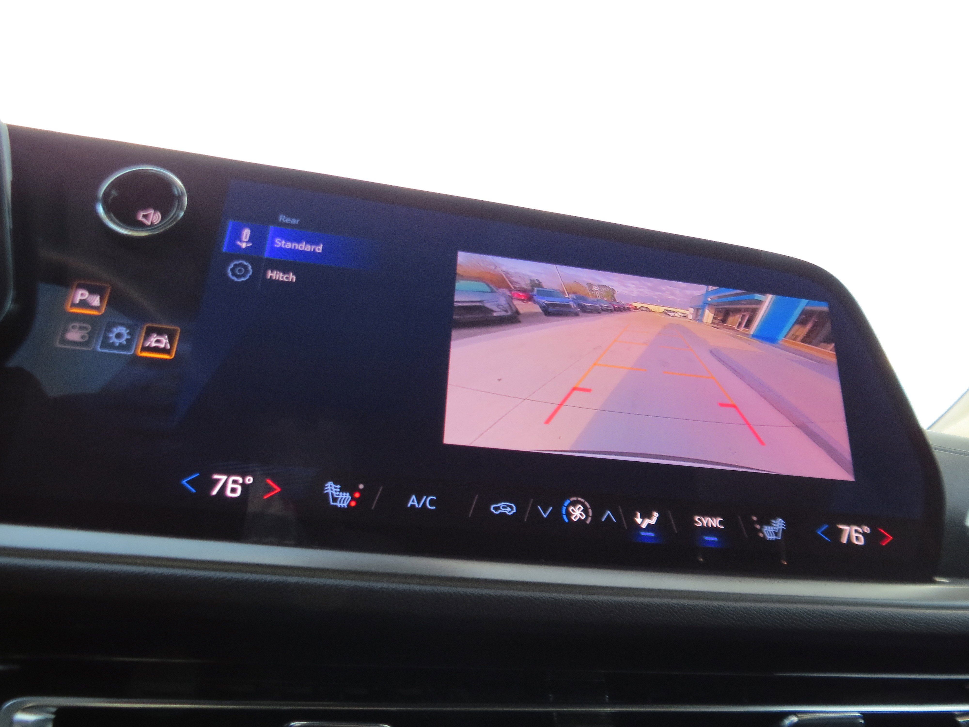 Used 2025 Chevrolet Traverse LT image 24