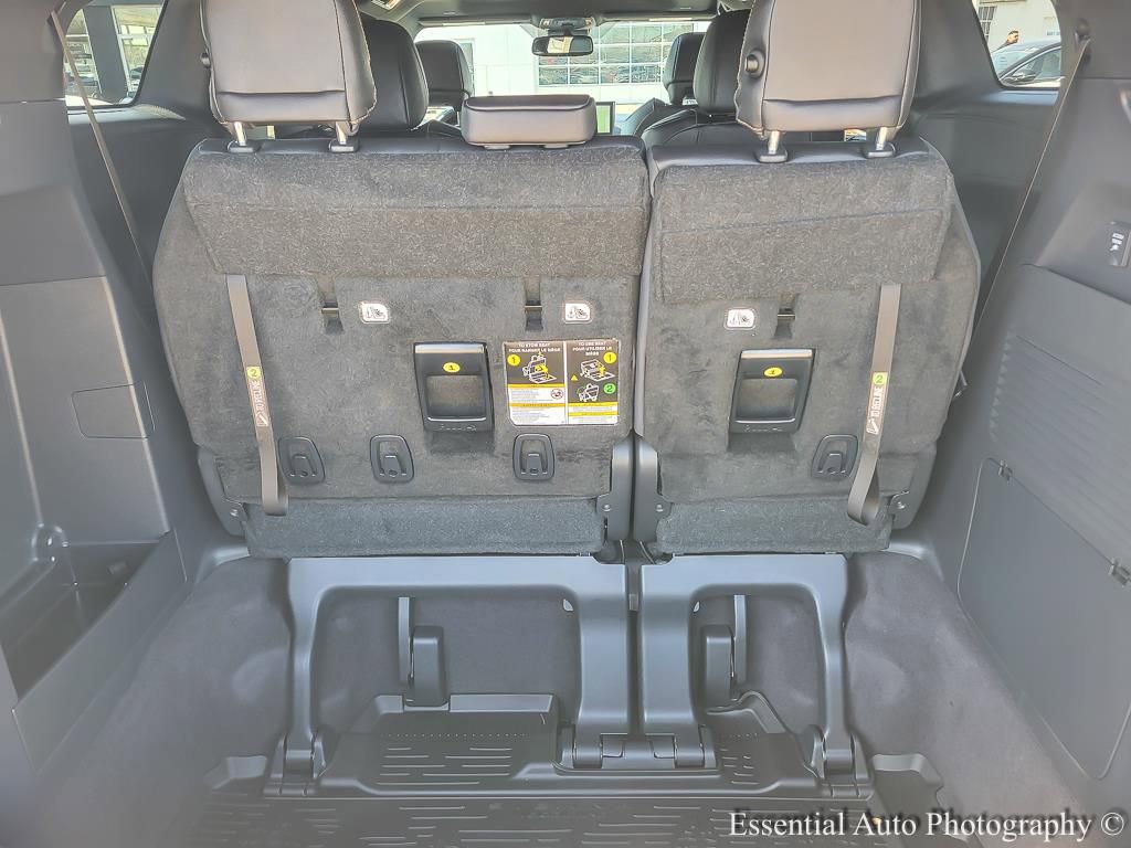 Used 2025 Toyota Sienna XLE Woodland Edition image 20