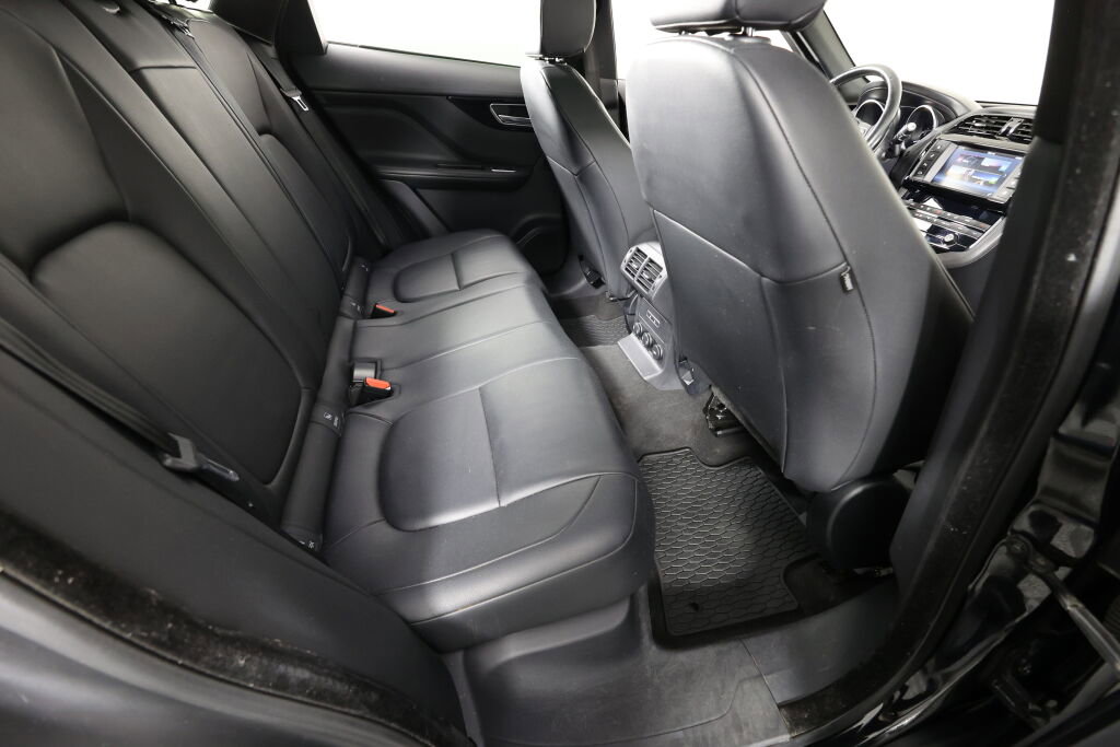 Used 2017 Jaguar F-PACE Premium image 24