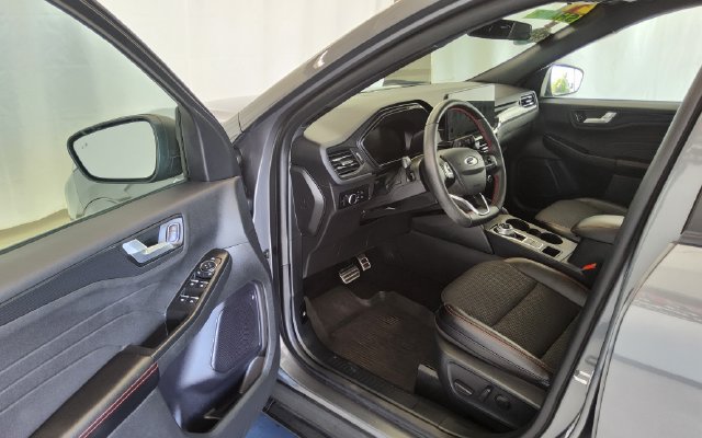Used 2024 Ford Escape ST-Line w/ Tech Pack #1 AWD/4WD image 8