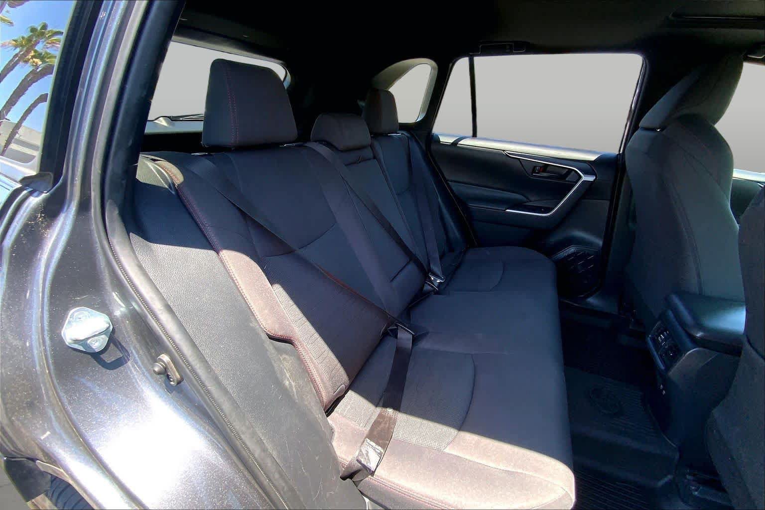 Used 2021 Toyota RAV4 SE w/ Weather & Moonroof Package AWD/4WD image 19