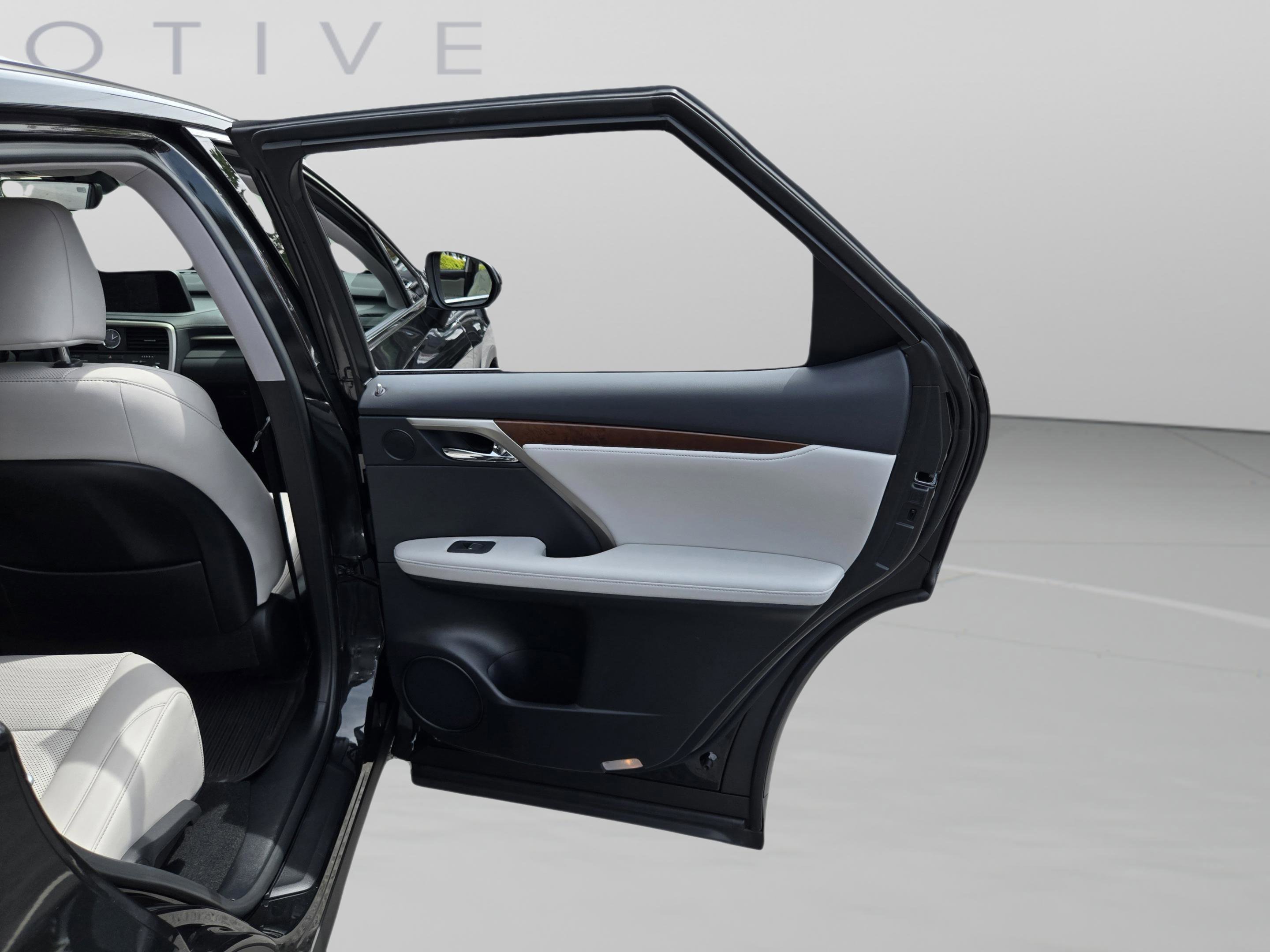 Certified 2022 Lexus RX 350L FWD w/ Premium Package image 15