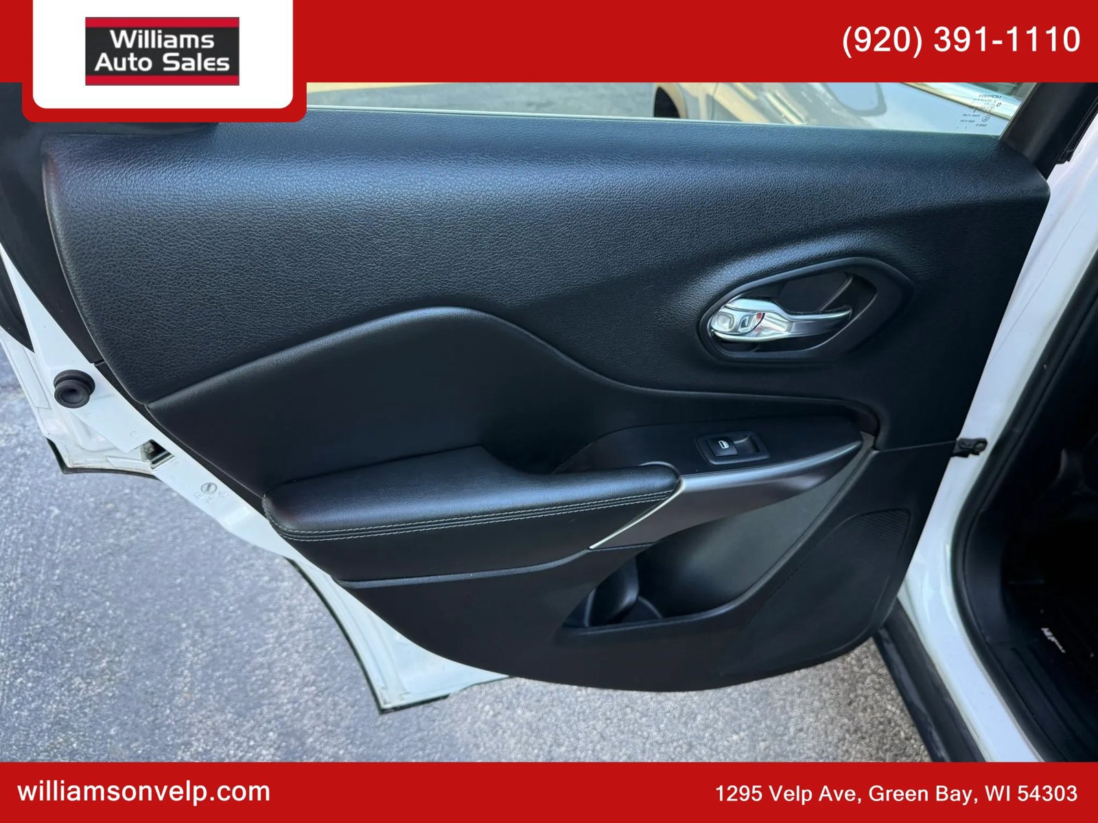 Used 2019 Jeep Cherokee Limited w/ Luxury Group AWD/4WD image 11