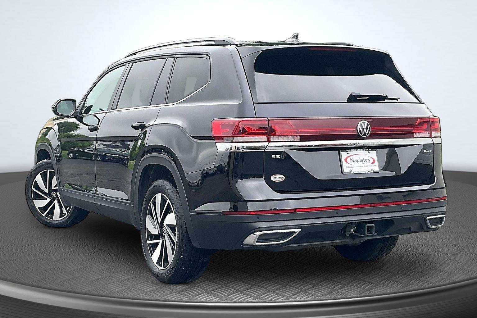 Used 2025 Volkswagen Atlas SE AWD/4WD image 14