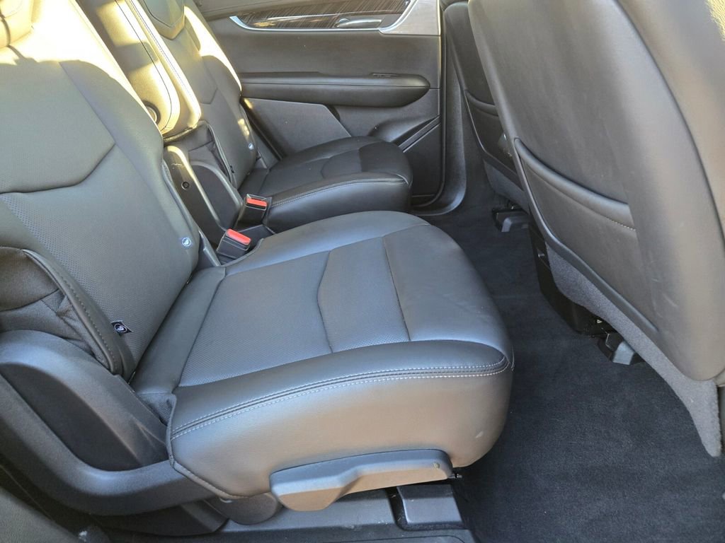 Used 2025 Cadillac XT6 Premium Luxury image 14