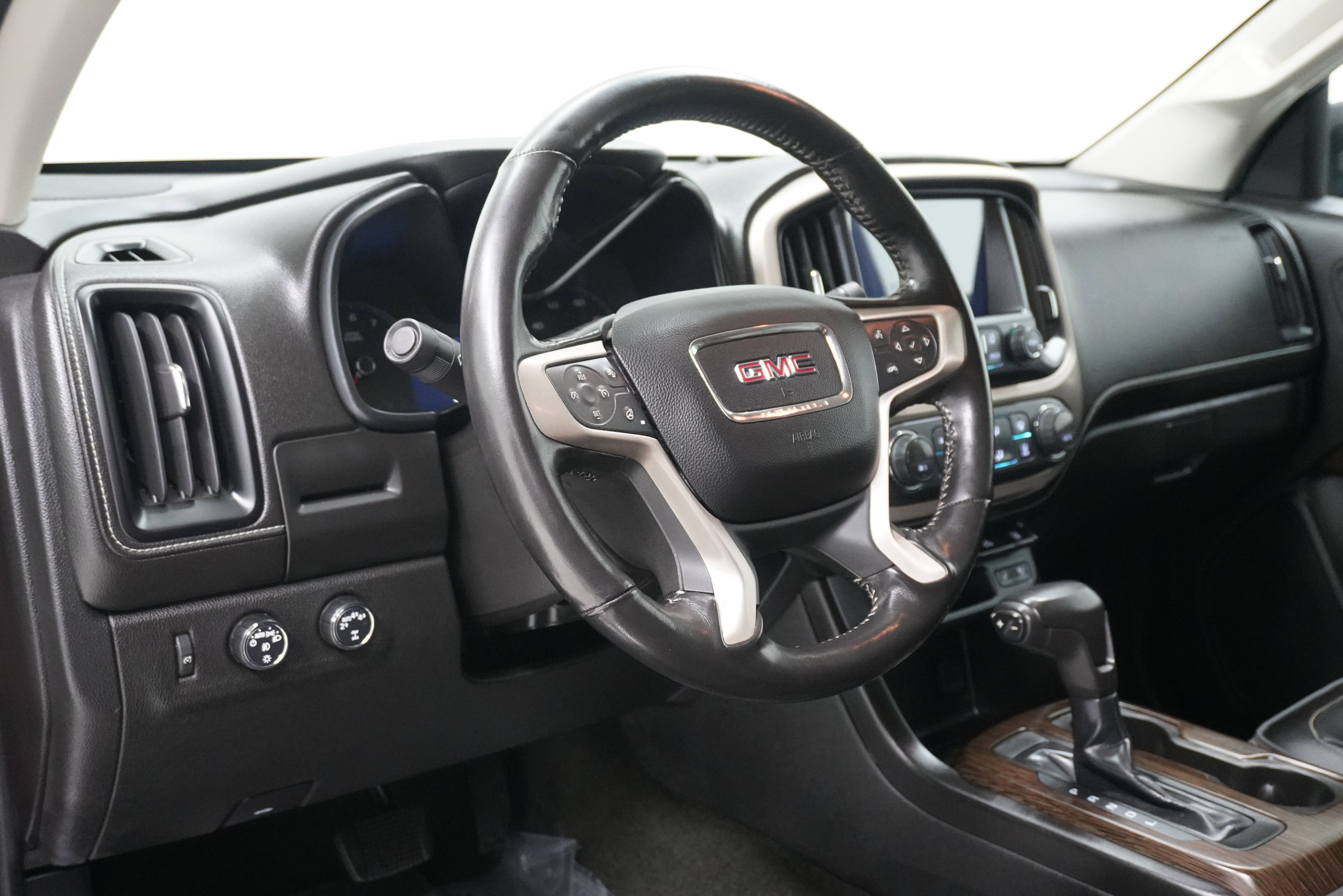 Used 2017 GMC Canyon Denali image 9