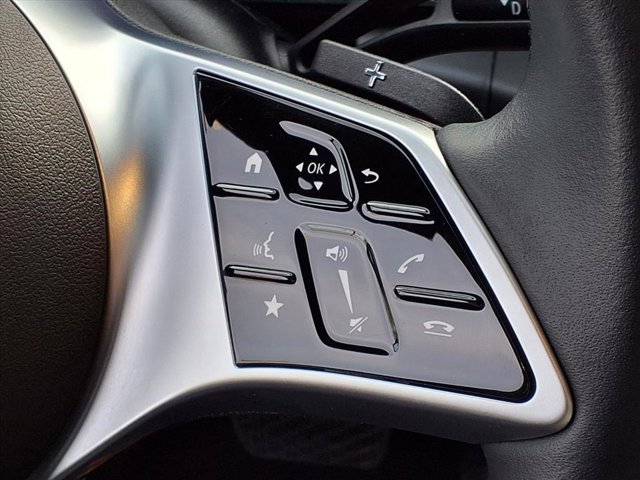 Used 2025 Mercedes-Benz GLC 300 image 10