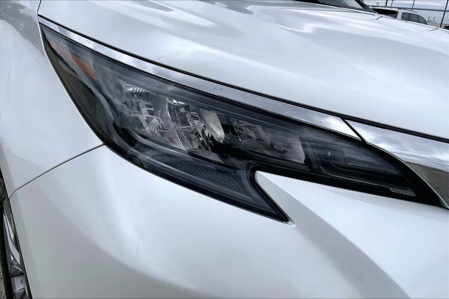 Certified 2024 Toyota Sienna XLE FWD image 27