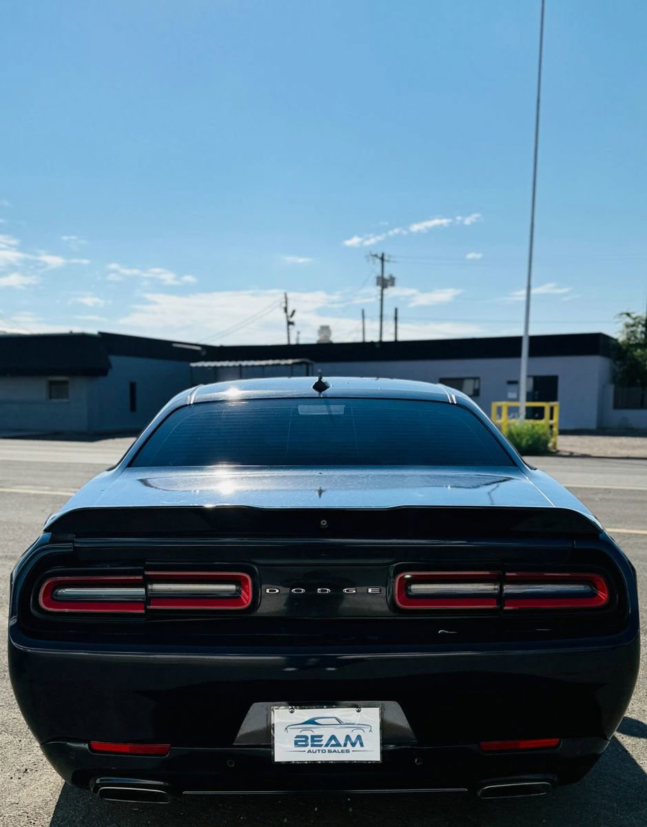 Used 2016 Dodge Challenger SXT Plus image 4