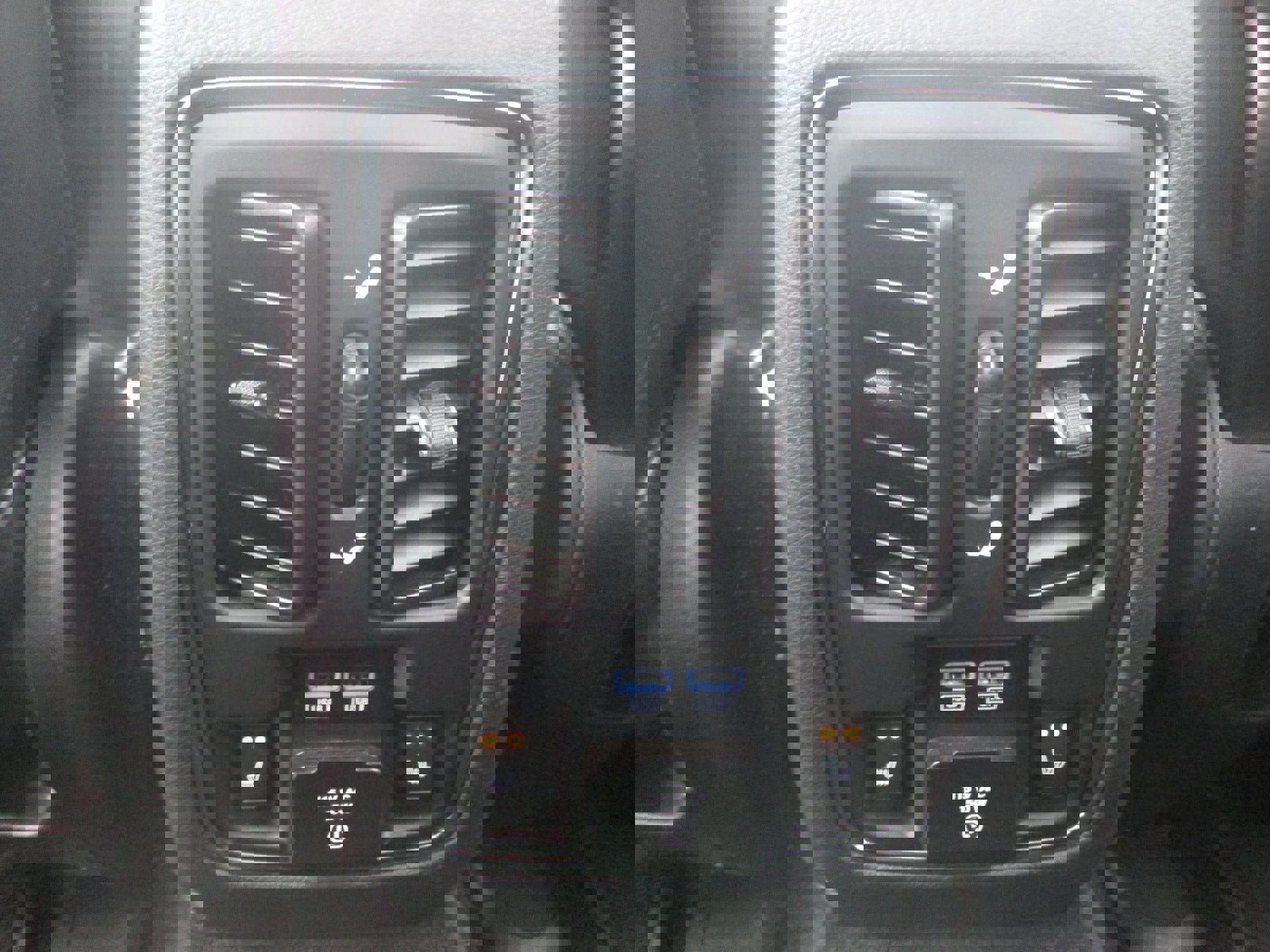 Used 2014 Jeep Grand Cherokee Limited w/ Trailer Tow Group IV image 27