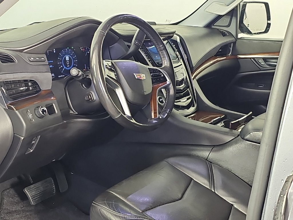 Used 2018 Cadillac Escalade ESV Premium Luxury RWD image 12