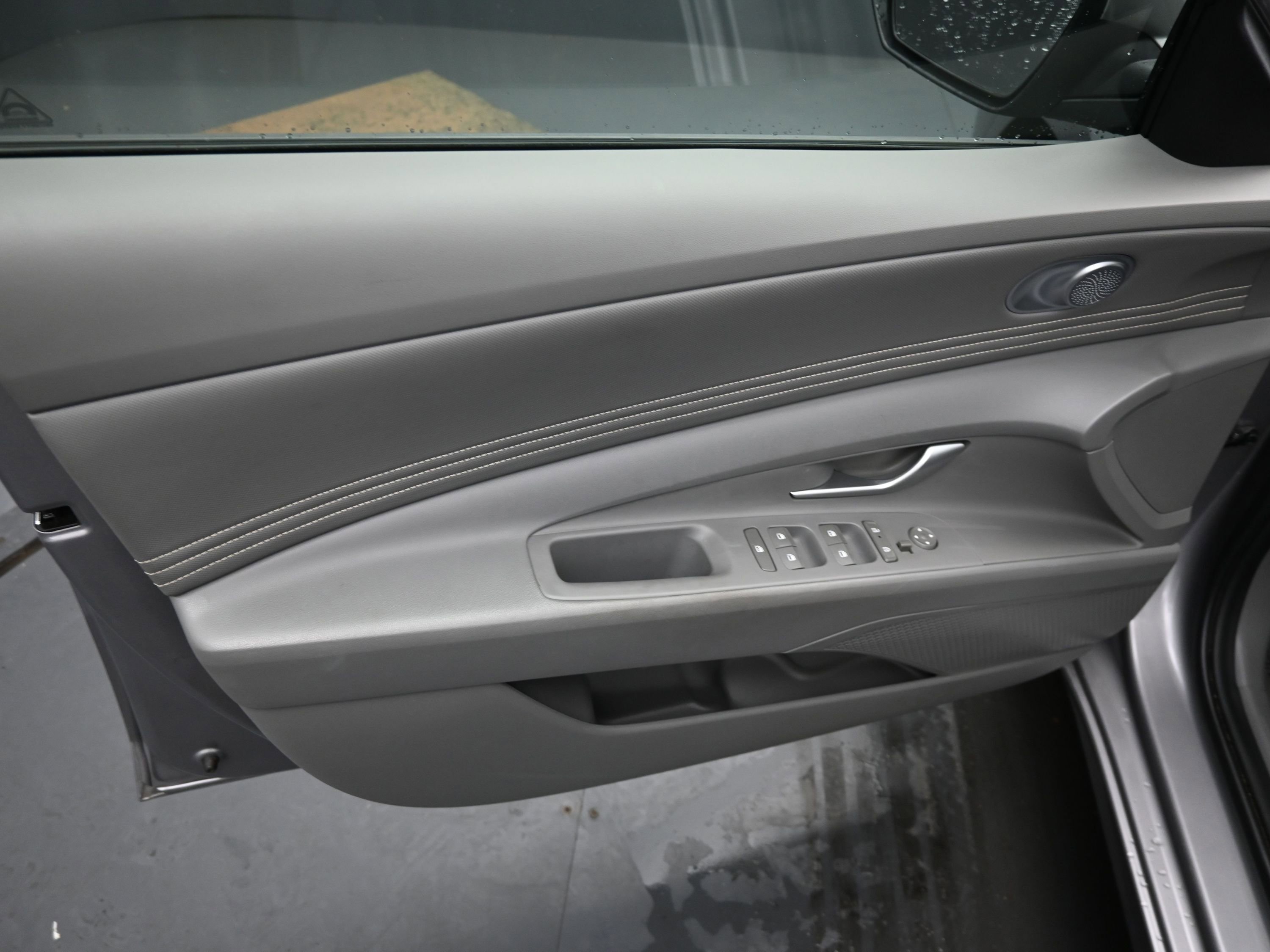 Used 2025 Hyundai Elantra SEL image 13