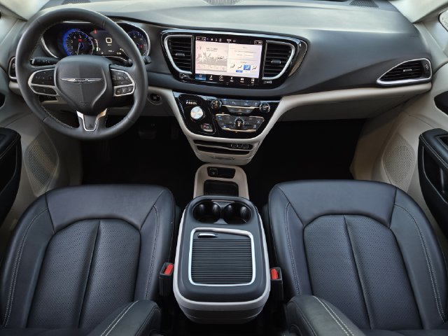 Used 2024 Chrysler Pacifica Touring-L FWD image 25