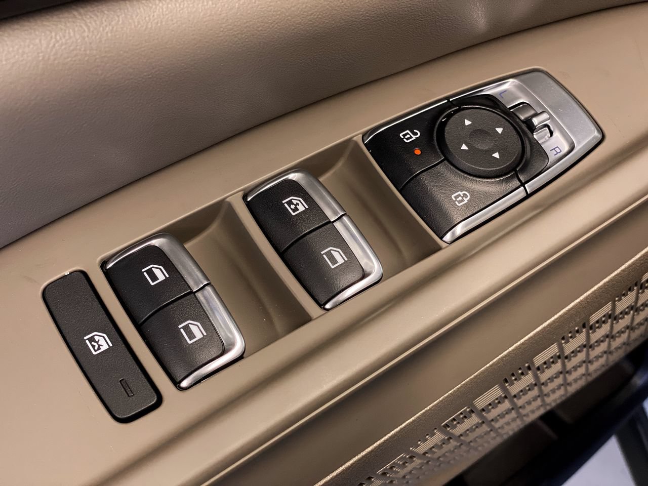 New 2027 Kia Carnival LXS FWD image 18