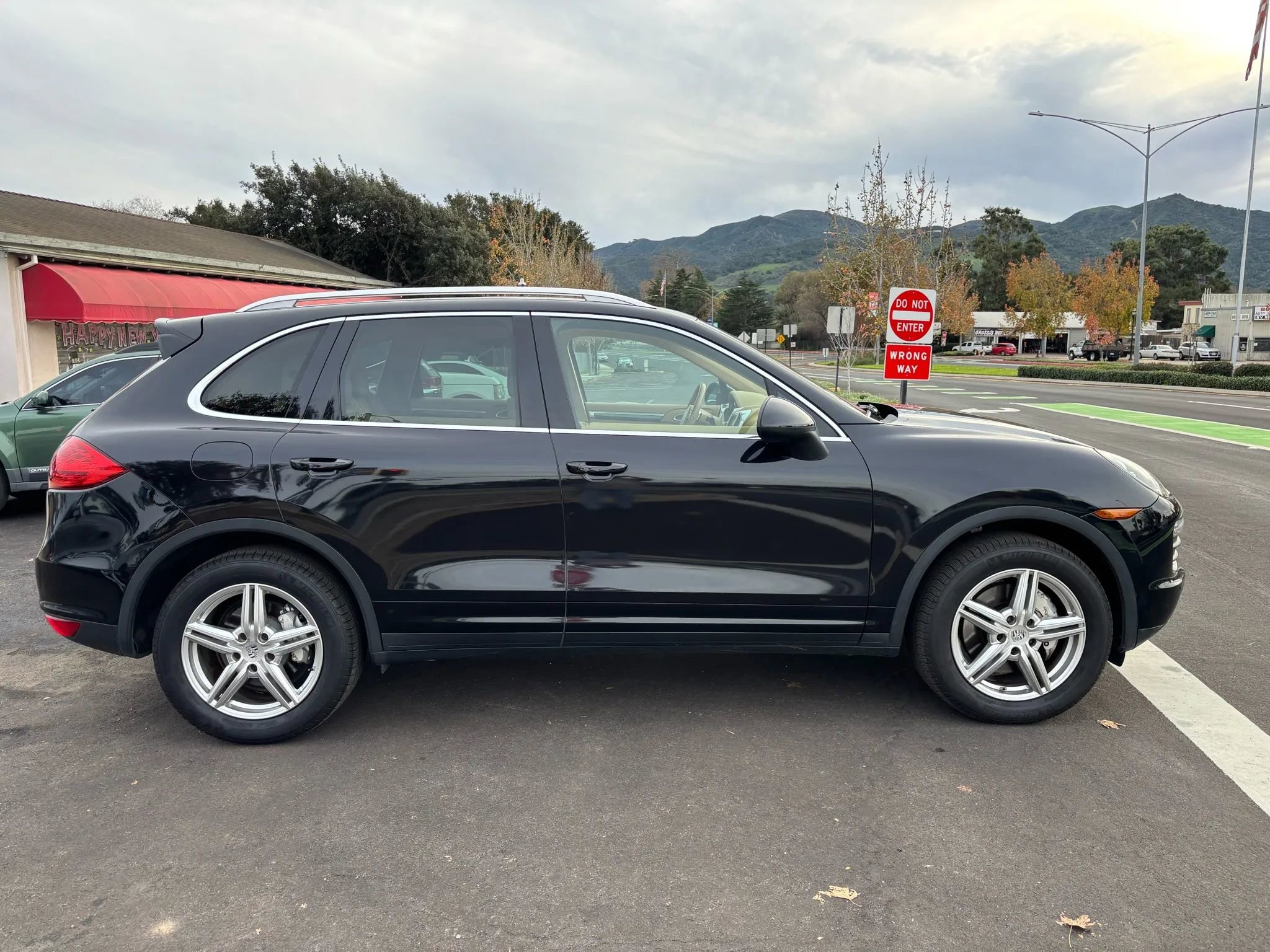 Used 2014 Porsche Cayenne S image 1