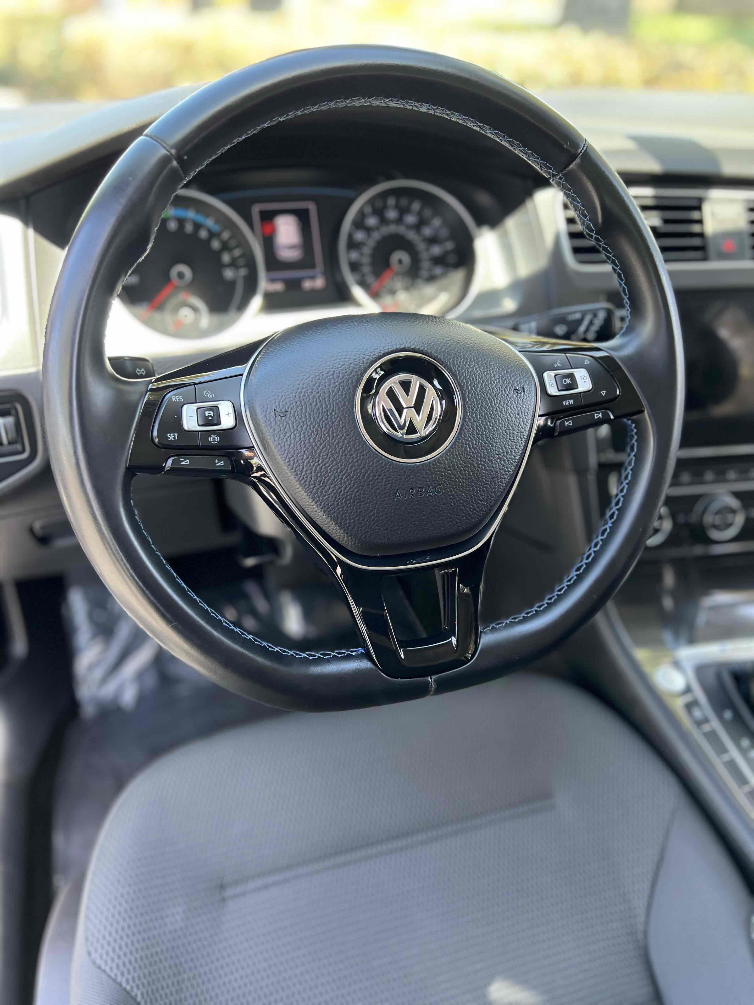 Used 2019 Volkswagen e-Golf SE w/ Driver Assistance Package FWD image 87
