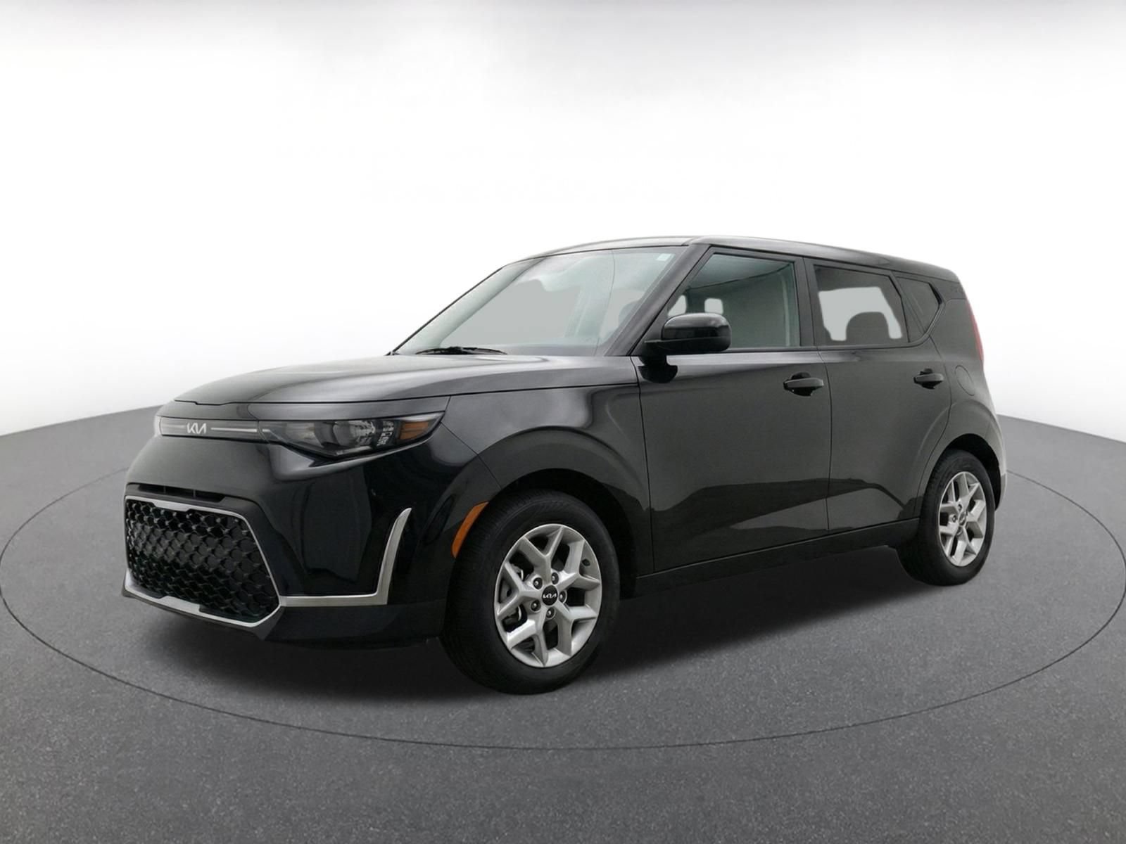 Used 2025 Kia Soul LX w/ LX Technology Package FWD image 3