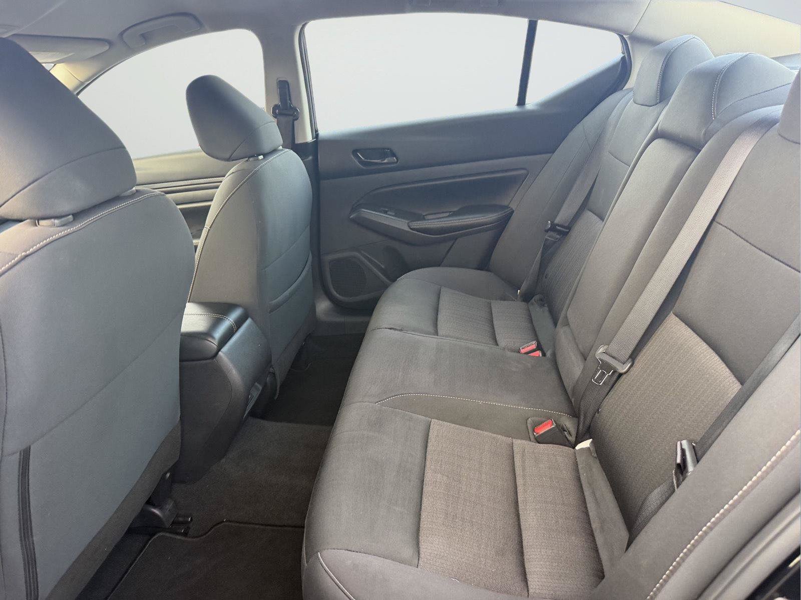 Used 2025 Nissan Altima 2.5 SV FWD image 14