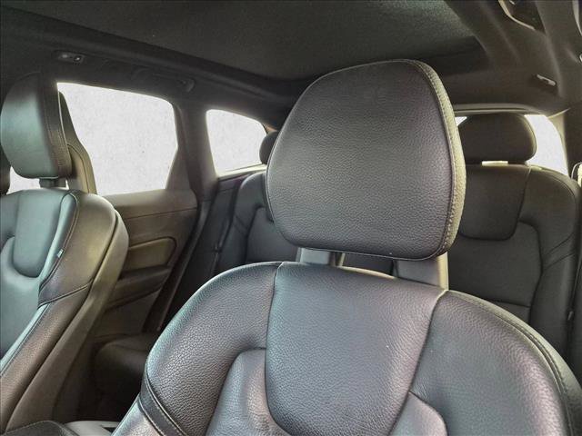 Used 2018 Volvo XC60 T6 Momentum w/ Convenience Package AWD/4WD image 5