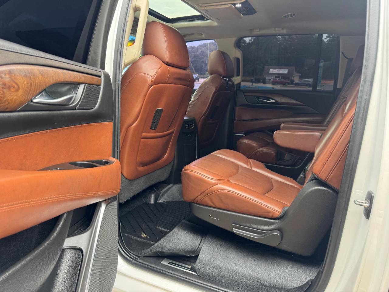 Used 2017 Cadillac Escalade ESV Luxury RWD image 13