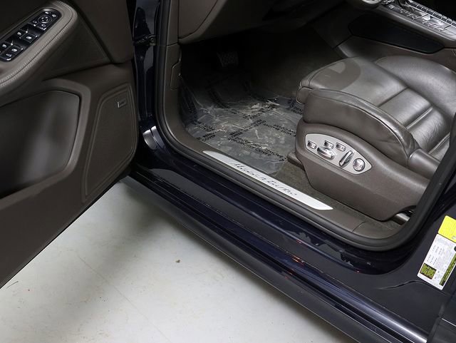 Used 2020 Porsche Macan Turbo image 26