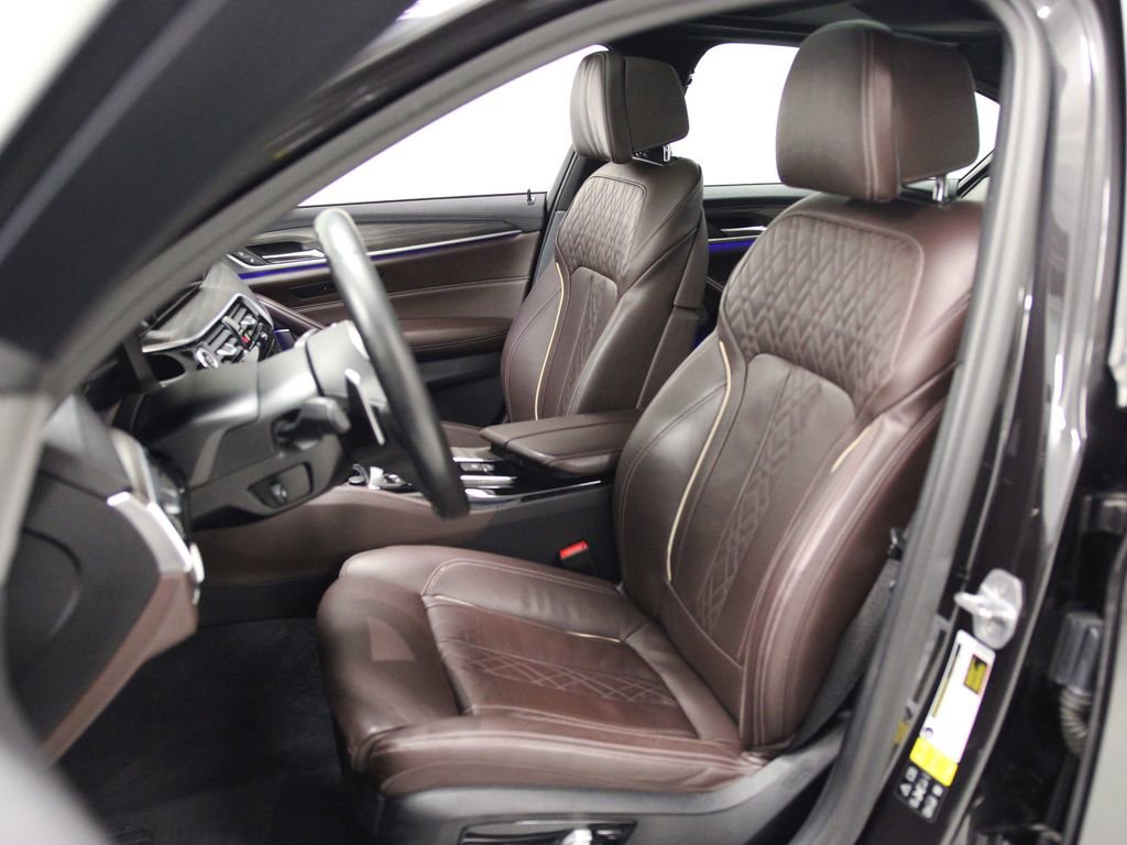 Used 2020 BMW 540i xDrive w/ M Sport Package image 19