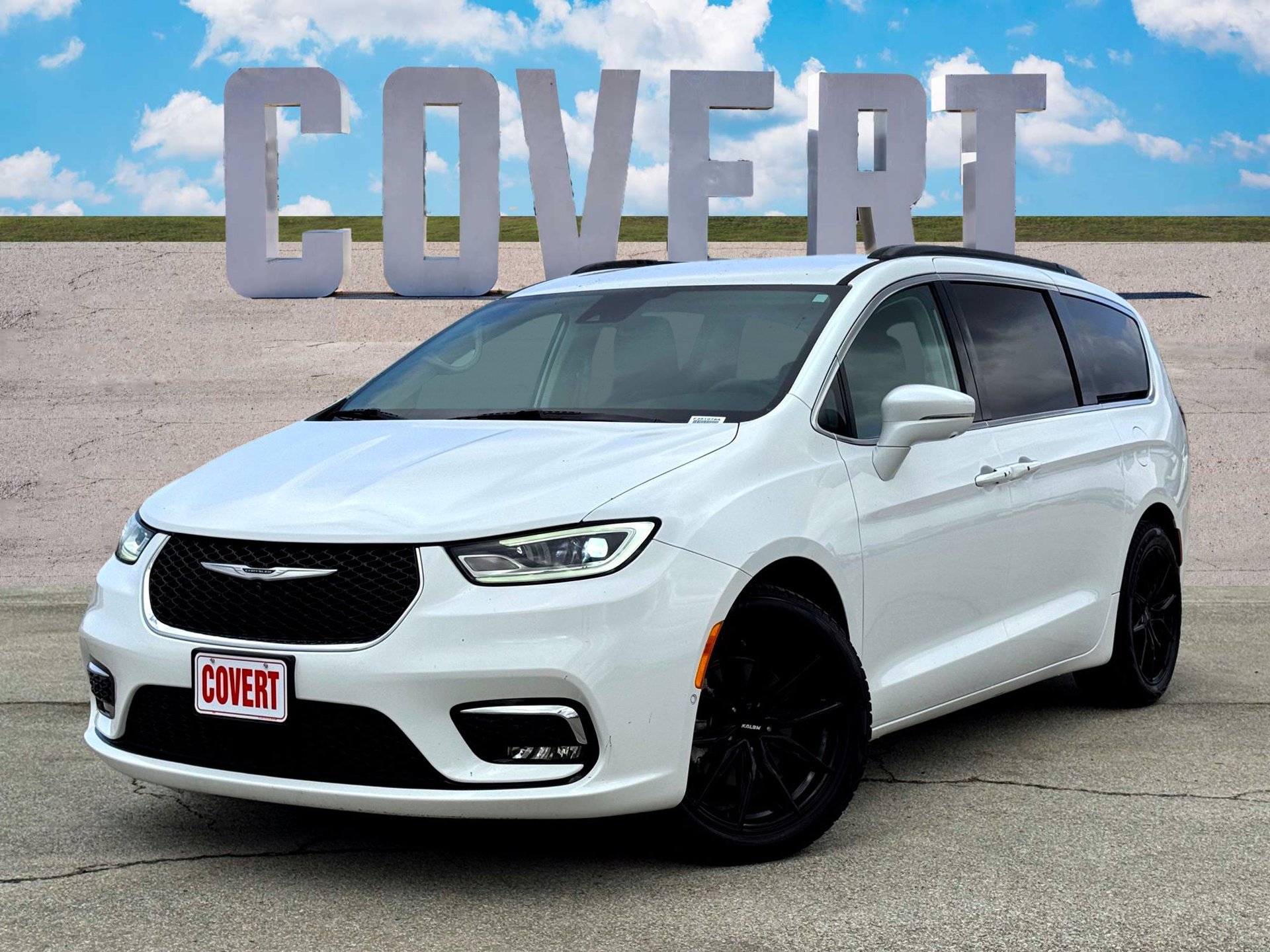 Used 2022 Chrysler Pacifica Touring-L w/ Uconnect Theater Family Group