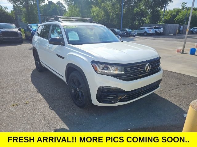 Used 2023 Volkswagen Atlas SEL R-Line AWD/4WD image 2