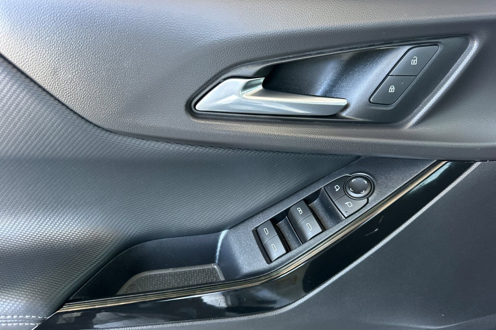 Certified 2026 Chevrolet Equinox LT FWD image 11
