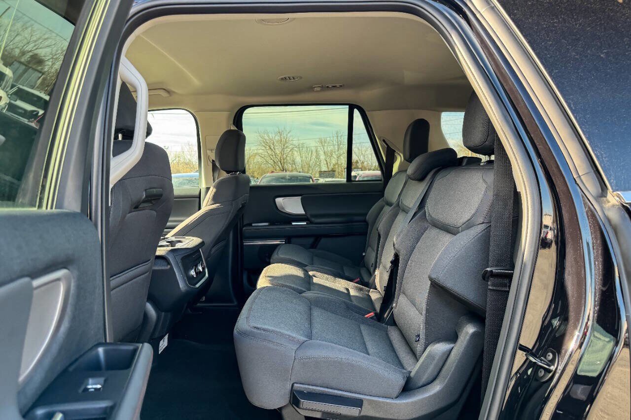 Used 2025 Ford Expedition Max Active AWD/4WD image 22