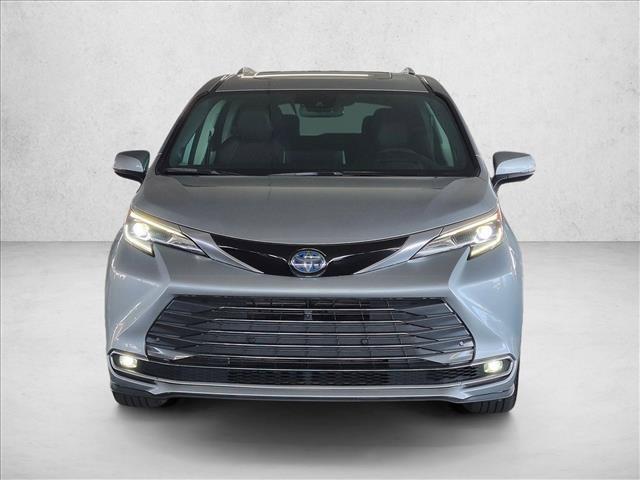 Used 2024 Toyota Sienna Platinum AWD/4WD image 2