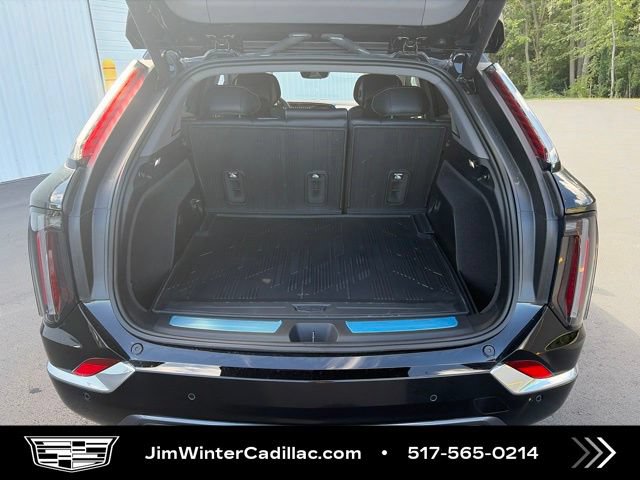 New 2027 Cadillac Optiq Luxury w/ LPO, Floor Liner Package AWD/4WD image 15