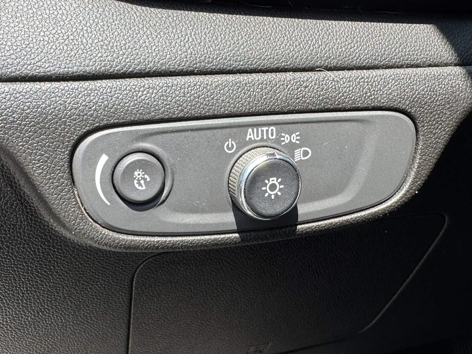Used 2023 Chevrolet Bolt EUV LT FWD image 31