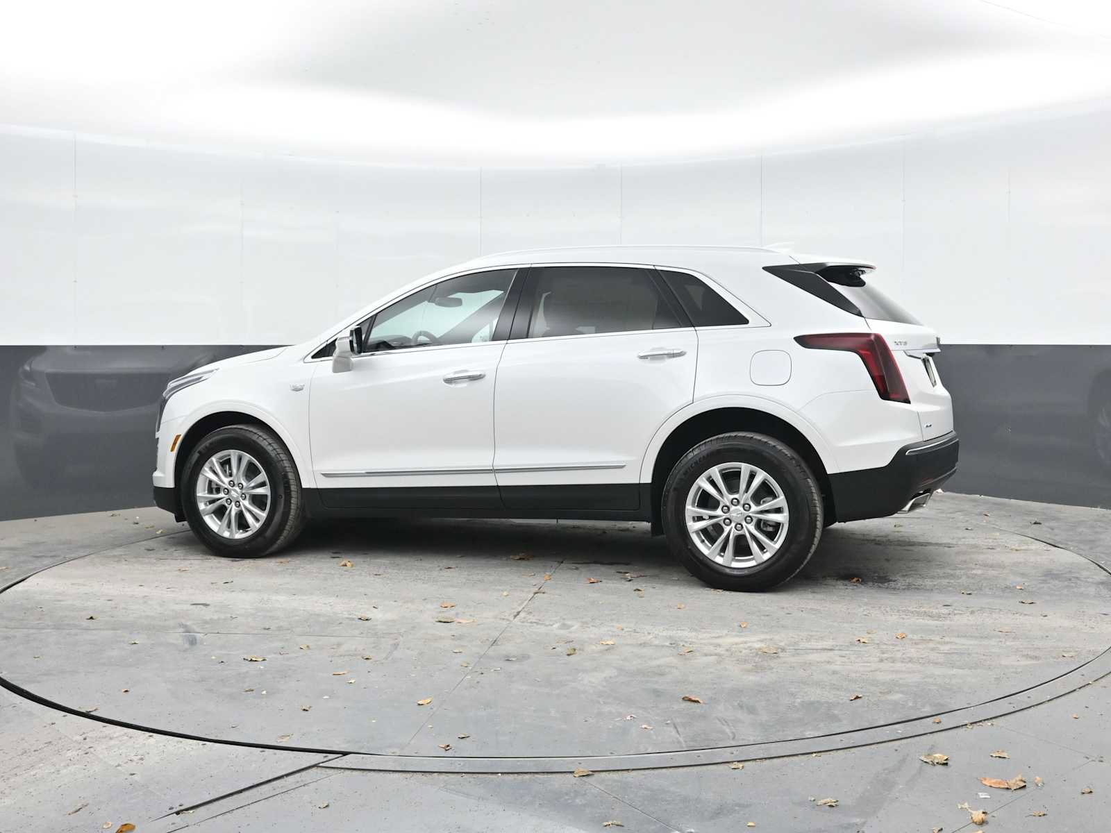 Used 2025 Cadillac XT5 Luxury w/ LPO, Floor Liner Package image 2
