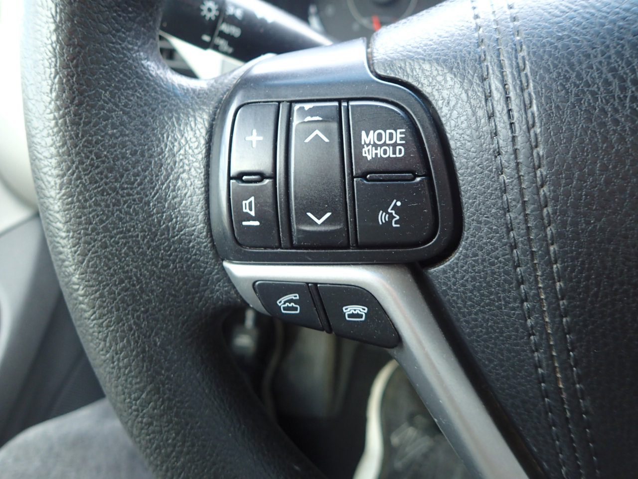 Used 2015 Toyota Sienna L FWD image 16