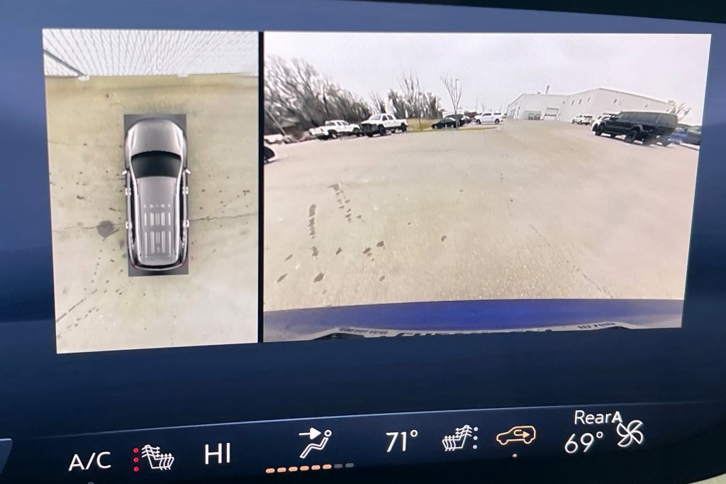 Used 2025 Buick Enclave Preferred image 18