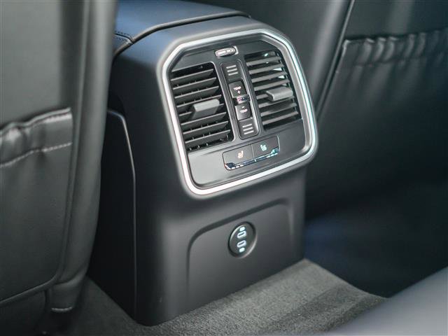 Certified 2025 Porsche Macan S AWD/4WD image 29