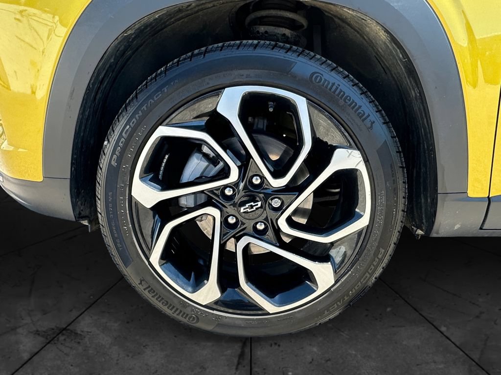Used 2025 Chevrolet Trax RS FWD image 14