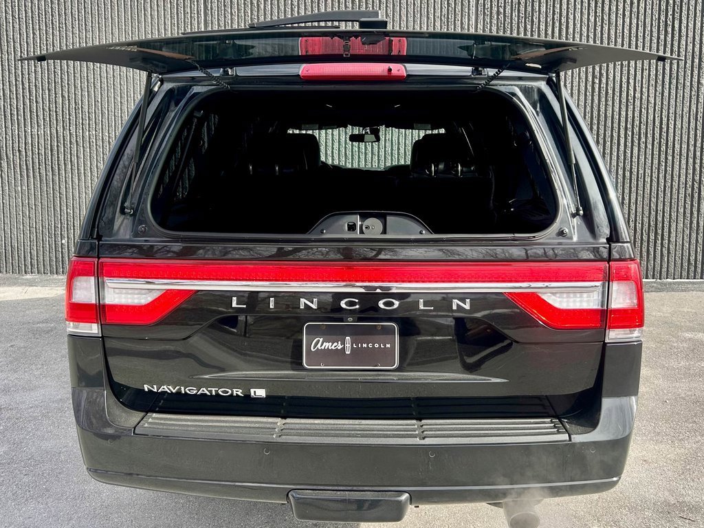 Used 2017 Lincoln Navigator L Reserve image 18