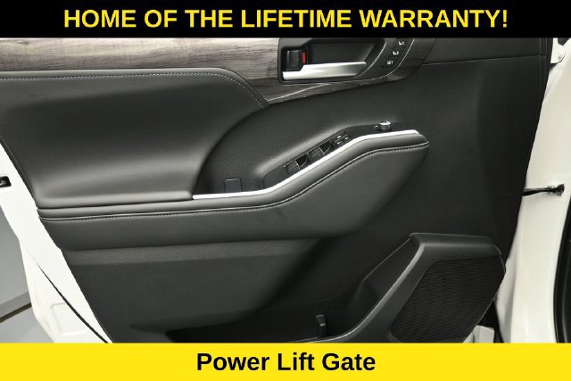 Used 2025 Toyota Highlander Platinum AWD/4WD image 11